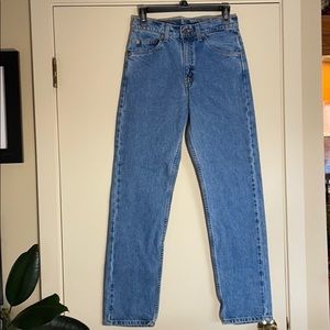 NWT! Levi’s Regular Fit Medium Wash Mom Jeans!